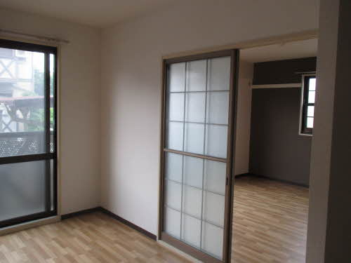 ガーデンタウン清水B棟の居間・リビング