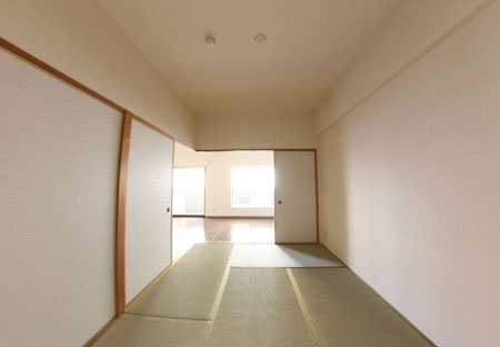 シャルマンフジエスト岸和田の内装|明るい色調の室内です
