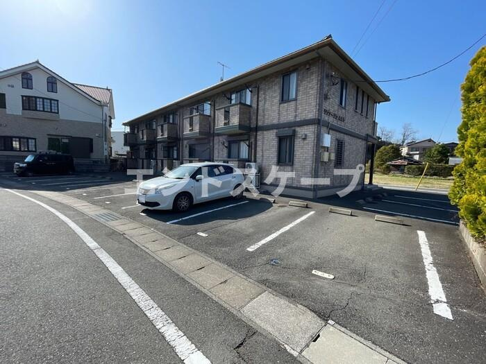 リヴァージュねぎしの駐車場|高崎、前橋エリアのお部屋探しはエンドスケープまで！お客様の理想お聞かせ下さい♪