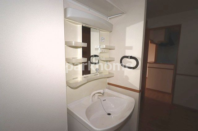 IVY COURTB棟の独立洗面台|朝の支度にも助かる、独立の洗髪洗面化粧台
※間取り反転の場合あり