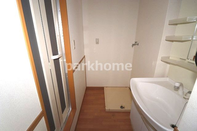 IVY COURTB棟の洗面所|広い洗面スペース
※間取り反転の場合あり