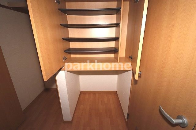 IVY COURTB棟の収納|こまごまとしたものを収納できそうですね
※間取り反転の場合あり