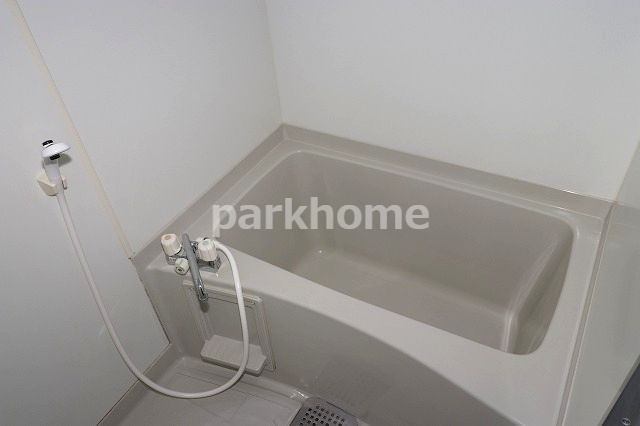 IVY COURTB棟の浴室|落ち着いた空間のお風呂です
※間取り反転の場合あり