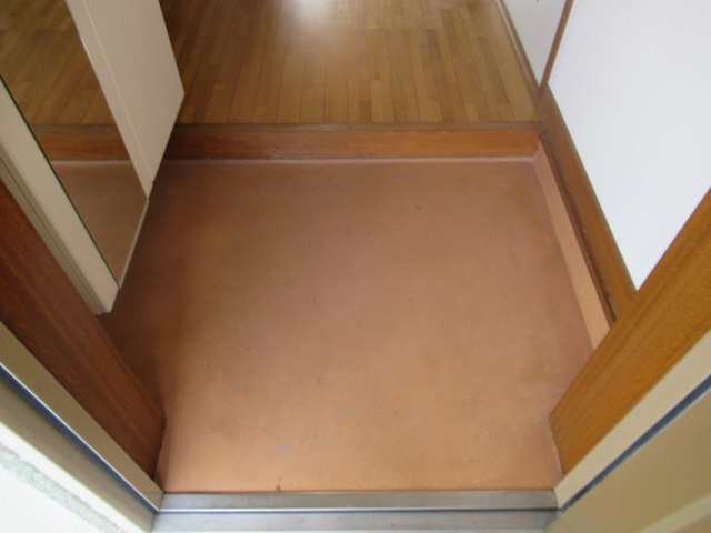 ハイフラット静徳の玄関