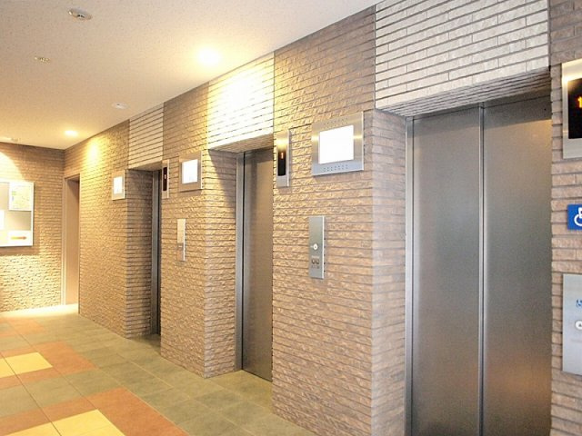 エルセレーノ上本町レジデンスのエントランス