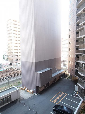 エルセレーノ上本町レジデンスの駐車場