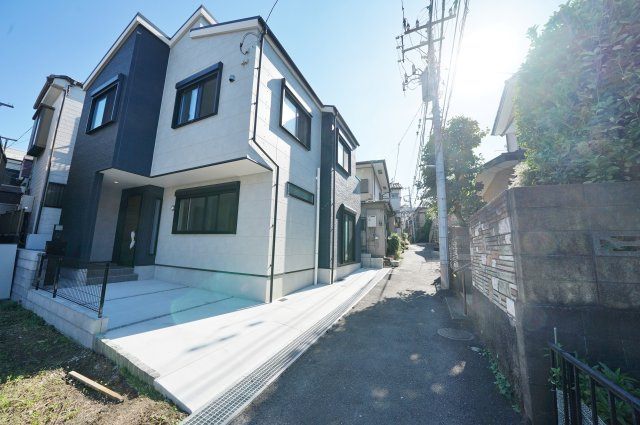 【横浜市保土ヶ谷区瀬戸ヶ谷町86-29新築戸建て】★仲介手数料無料★（岩崎小学校・岩崎学校）の前面道路含む現地写真