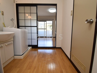 【玄関】 | コーポせいまA | 収納もある玄関です