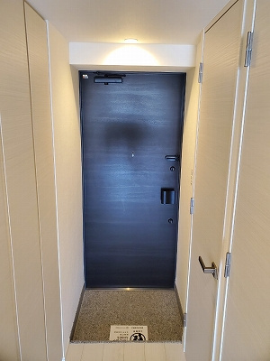 【玄関】 | ディアレイシャス落合南長崎