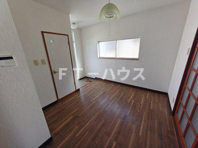 ハイツ秋山の居間・リビング