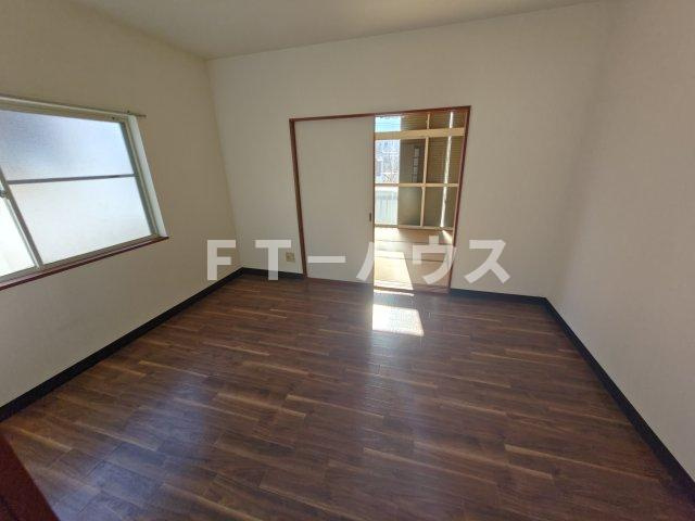 ハイツ秋山の居間・リビング