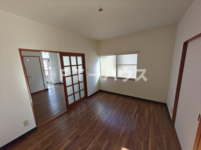 ハイツ秋山の居間・リビング