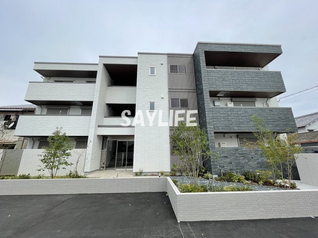 シャーメゾンレフィシアの外観