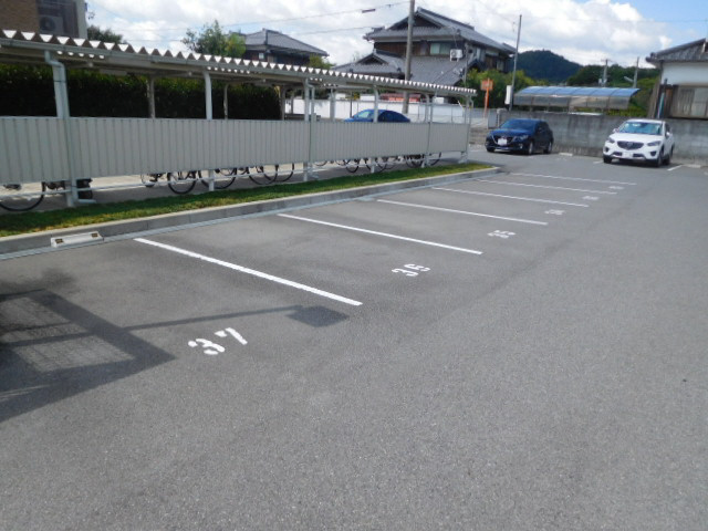 プロスペリテ・ベルの駐車場