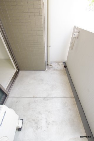 ルヴェール新大阪　仲介手数料無料のバルコニー