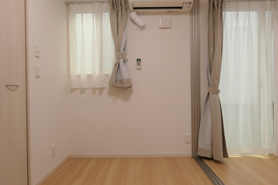 【寝室】 | リッチキャッスルⅢ | カーテンはついていません