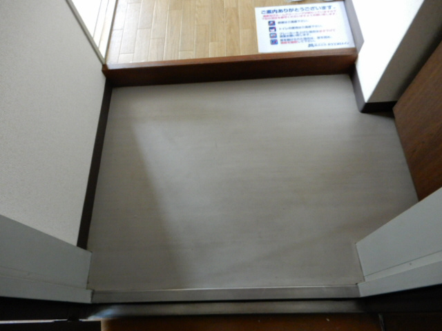 ヴェルビュ桜町の玄関