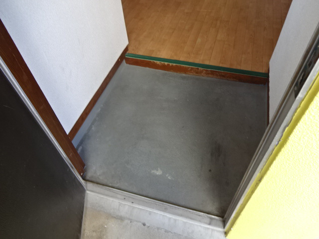 コーポやすむろの玄関