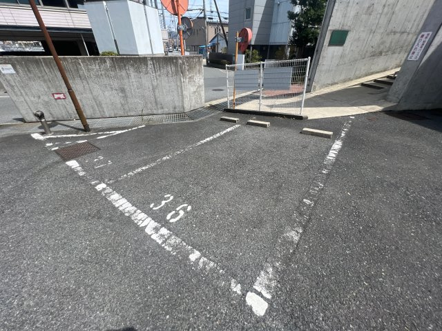 ベーセ・ベージュ西今宿の駐車場