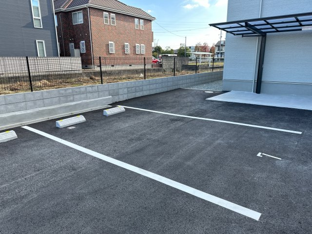 フォンターナ飾磨の駐車場