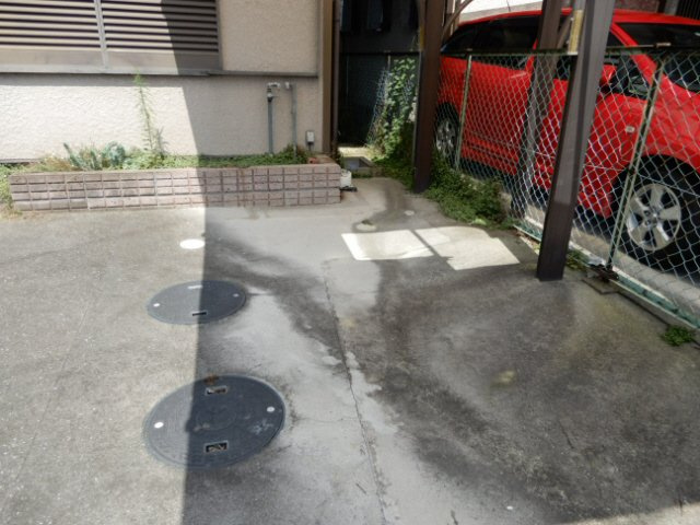 岡田借家の駐車場