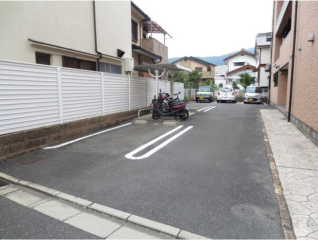 【駐車場】 | エミーユⅡ