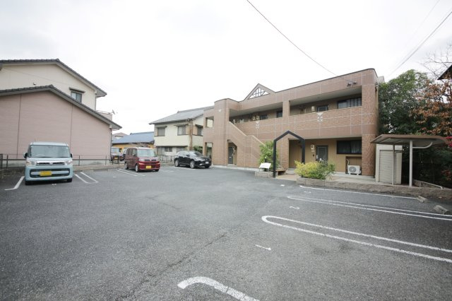 ルミナスハイムの駐車場