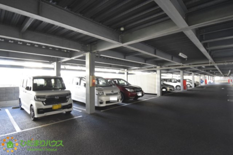 ゼファー北鴻巣オレンジステージの駐車場