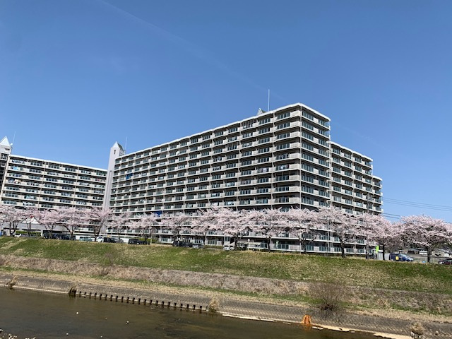 トーカンマンション新三田Ｂ棟の外観