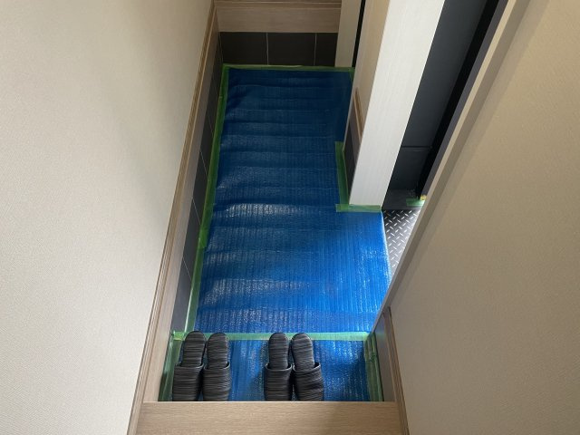 ガレージロタス白国の玄関
