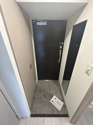 プレサンス塚本ミッドネクストの玄関