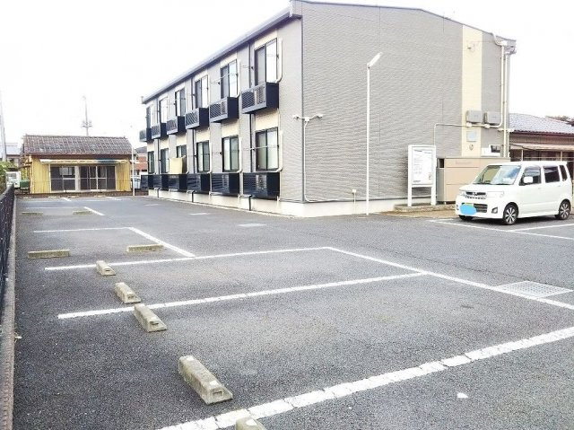 レオパレスイーストビレッジ1の駐車場