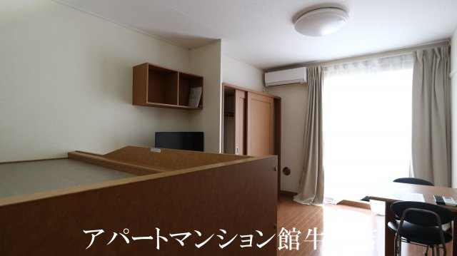 レオパレスイーストビレッジ1の居間・リビング|画像8
