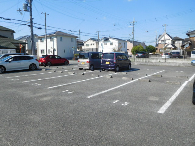 レオパレスオアシスⅡの駐車場