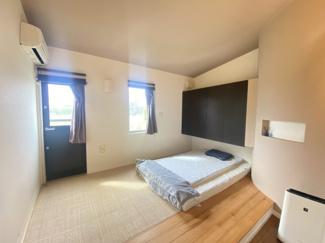 【寝室】 | 敷島町　中古戸建 | 戸上がりになっており、ホテルライクな空間です！
日々の疲れを癒す寝室です！
