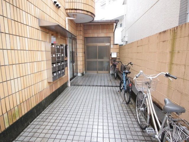 ビューハイツ桂のエントランス
