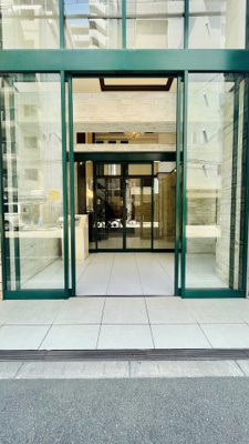 【エントランス】 | スプランディッド難波