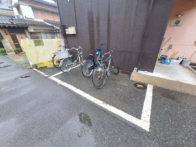 winter.NOのその他共用部分|敷地内に駐車場があります。