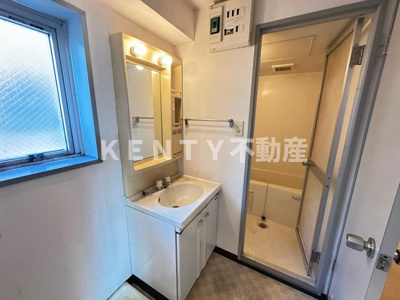 【洗面所】 | アクセスマスダ | 独立洗面台、小物を置くことができて便利です