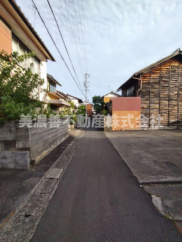 ６１８２９　岐阜市近島土地の前面道路含む現地写真