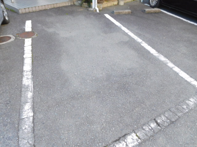 ハイネスモンの駐車場