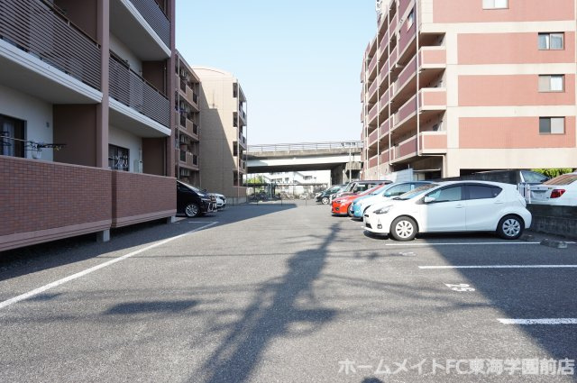 熊本市中央区本山町の賃貸マンションの駐車場