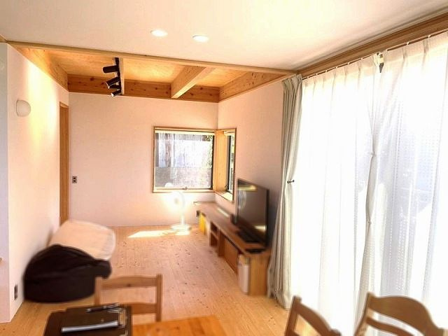 高知市春野町西分　中古戸建ての居間・リビング