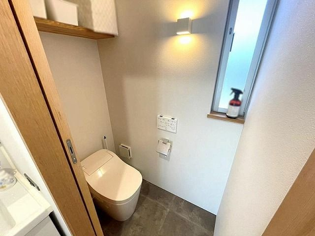 高知市春野町西分　中古戸建てのトイレ