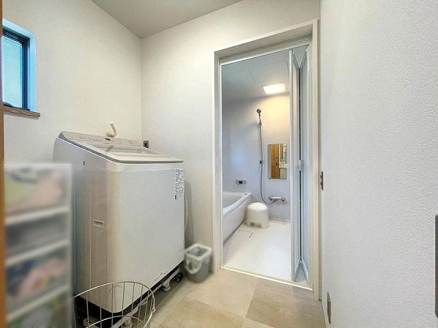 高知市春野町西分　中古戸建ての脱衣所