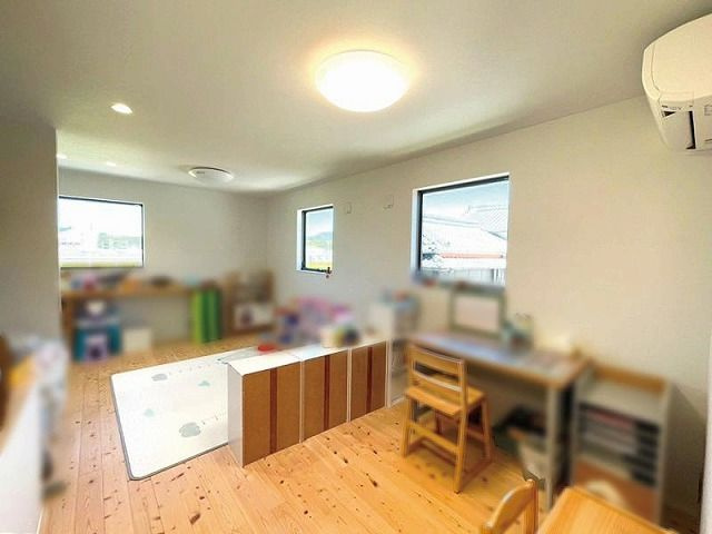 高知市春野町西分　中古戸建ての洋室