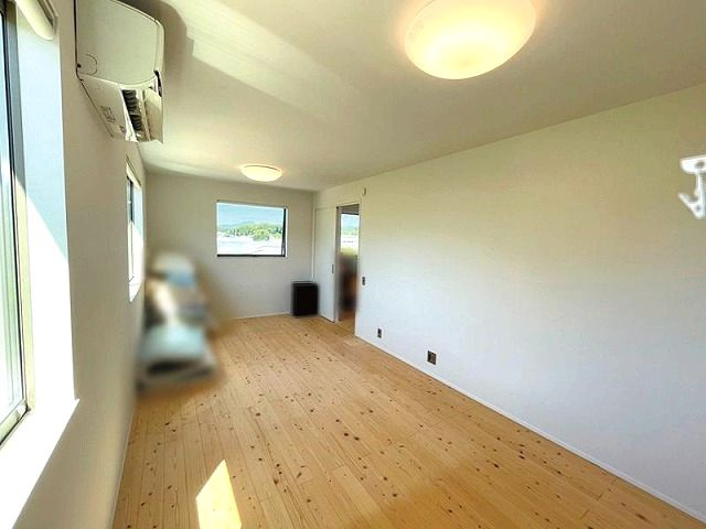 高知市春野町西分　中古戸建ての洋室