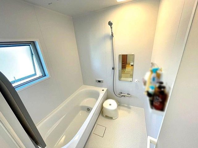 高知市春野町西分　中古戸建ての浴室