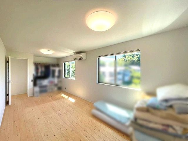 高知市春野町西分　中古戸建ての洋室