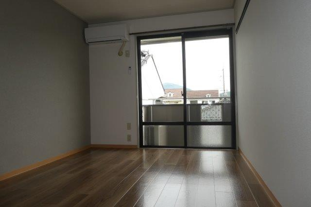 セジュール鳥形の居間・リビング|洋室